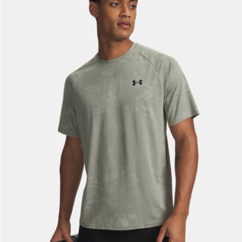 Under Armour • NWT UA Velocity Jacquard t shirt